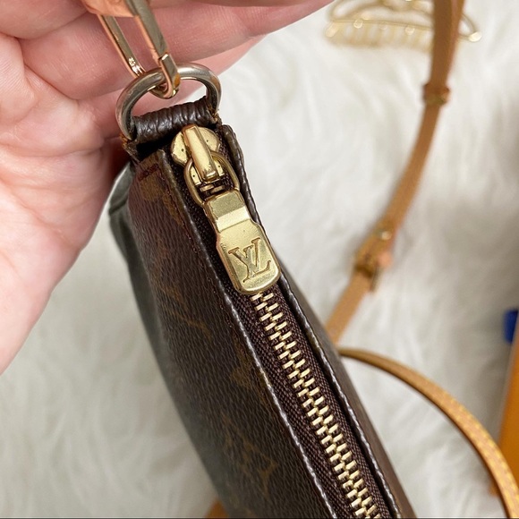 Authentic Louis Vuitton pochette accessoires - Picture 6 of 8